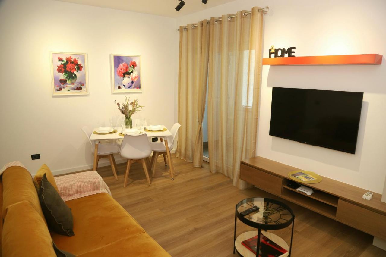 Mjolly Apartment Tirana Esterno foto